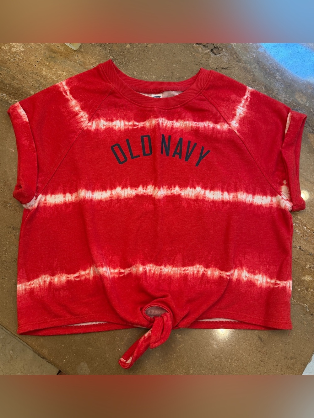 Old Navy Womenโs Red Tie-Dye Cropped Sweatshirt Tee